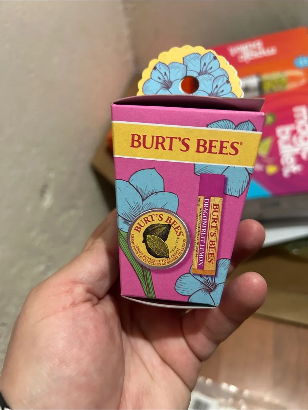 Burt's Bees Pink Floral Dragonfruit & Lemon Lip Care Pack